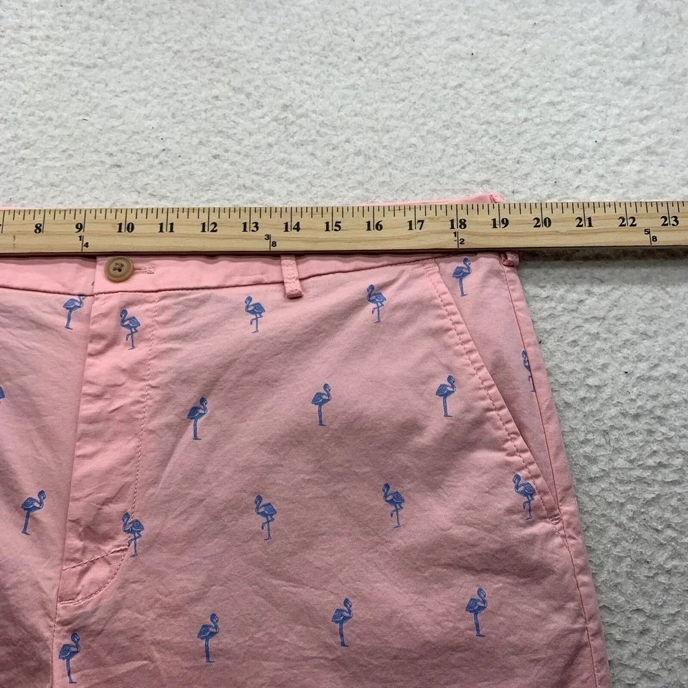 Izod Saltwater Shorts Mens 38x10 Pink Blue Allover Bird Print Preppy Stretch Dad